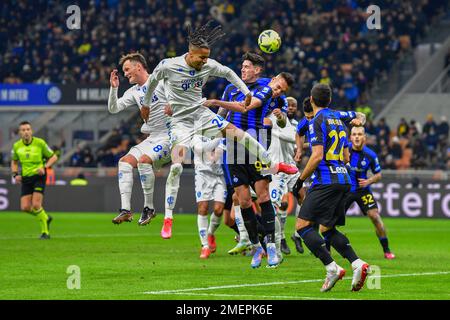 Milano, Italia. 23rd Jan, 2023. Tyronne Ebuehi (24) di Empoli visto in Serie Un match tra Inter ed Empoli a Giuseppe Meazza a Milano. (Photo Credit: Gonzales Photo/Alamy Live News Foto Stock