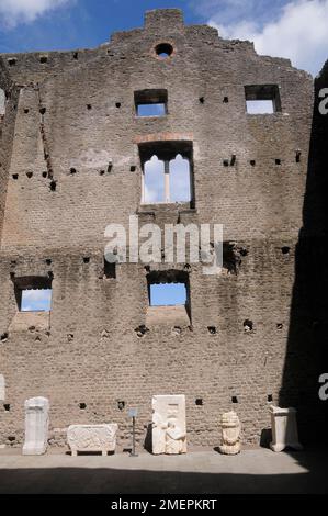 Italia, Lazio, Roma, Via Appia Antica, Tomba di Cecilia Metella Foto Stock