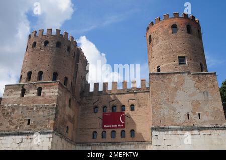 Italia, Lazio, Roma, Via Appia Antica, porta San Sebastiano Foto Stock