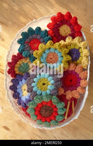 Fiori accovacciati per una grande coperta quadrata Foto Stock
