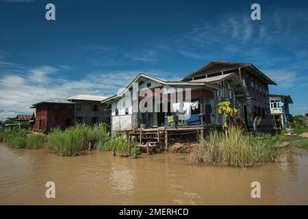 Myanmar, Myanmar orientale, Lago Inle, Ywama, case su palafitte Foto Stock