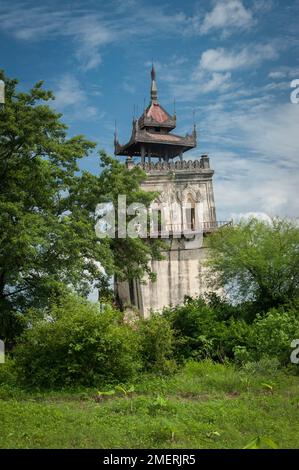 Myanmar, Regione di Mandalay, Inwa, Torre di Nanmyin Foto Stock