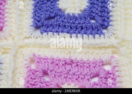 Lancio di patchwork crocheted, dettaglio Foto Stock