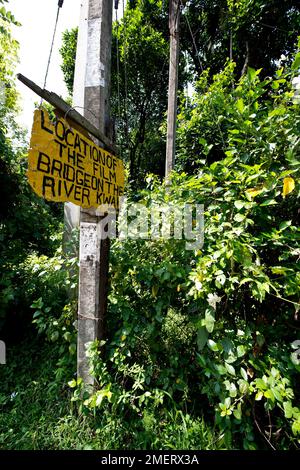 'Ponte sul fiume Kwai', Ginigathena, Kitulgala, Provincia di Sabaragamuwa, Sri Lanka Foto Stock