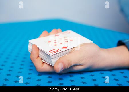 Il trucco della carta cambiante Foto Stock