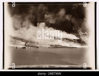 Una vista aerea dell'incendio di Texas City, uno degli incidenti industriali più devastanti della storia degli Stati Uniti, che mostra l'entità del disastro. Foto Stock