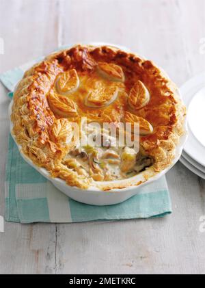 Pollo, porri e torta di funghi Foto Stock