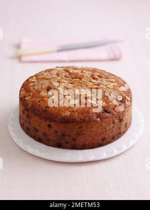 Torta di frutta con fiocchi di mandorle Foto Stock