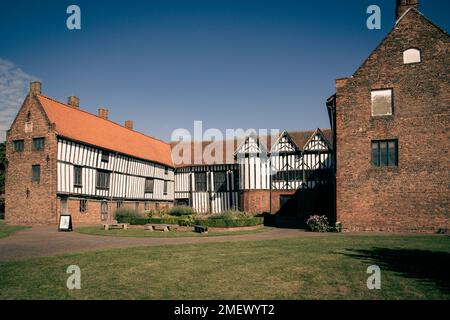 L'ala ovest e la grande sala di Gainsborough Old Hall, che ha più di 500 anni e una delle case padronali medievali meglio conservate in Inghilterra. Foto Stock