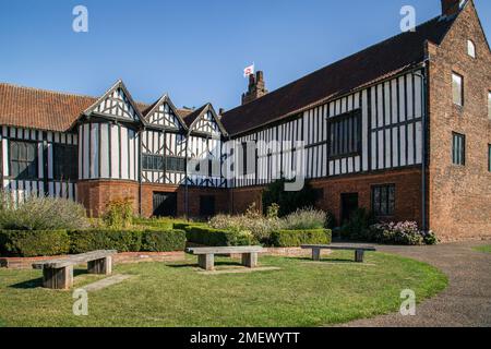 L'ala ovest e la grande sala di Gainsborough Old Hall, che ha più di 500 anni e una delle case padronali medievali meglio conservate in Inghilterra. Foto Stock