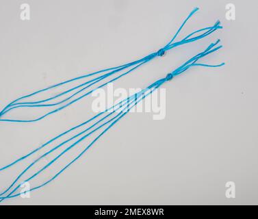 Stringa blu legata in nodo Foto Stock