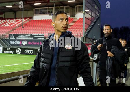 EMMEN - (lr) Mauro Junior di PSV Eindhoven, allenatore PSV Ruud van Nistelrooij durante la partita di campionato olandese tra FC Emmen e PSV a De Oude Meerdijk il 24 gennaio 2023 a Emmen, Paesi Bassi. LASKER ANP COR Foto Stock