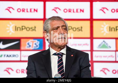 Varsavia, Polonia. 24th Jan, 2023. Fernando Santos visto durante la conferenza stampa al PGE National Stadium. La Polish Football Association (PZPN) ha ufficialmente nominato Fernando Santos come nuovo manager della nazionale polacca. L'allenatore portoghese di 68 anni è stato svelato come nuovo manager da Cezary Kulesza - presidente della fa polacca - in una conferenza stampa tenutasi presso lo Stadio Nazionale PGE di Varsavia. Credit: SOPA Images Limited/Alamy Live News Foto Stock