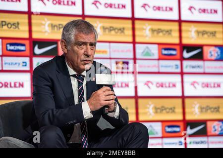 Varsavia, Polonia. 24th Jan, 2023. Fernando Santos visto durante la conferenza stampa al PGE National Stadium. La Polish Football Association (PZPN) ha ufficialmente nominato Fernando Santos come nuovo manager della nazionale polacca. L'allenatore portoghese di 68 anni è stato svelato come nuovo manager da Cezary Kulesza - presidente della fa polacca - in una conferenza stampa tenutasi presso lo Stadio Nazionale PGE di Varsavia. (Foto di Attila Husejnow/SOPA Images/Sipa USA) Credit: Sipa USA/Alamy Live News Foto Stock