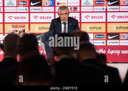 Varsavia, Polonia. 24th Jan, 2023. Fernando Santos visto durante la conferenza stampa al PGE National Stadium. La Polish Football Association (PZPN) ha ufficialmente nominato Fernando Santos come nuovo manager della nazionale polacca. L'allenatore portoghese di 68 anni è stato svelato come nuovo manager da Cezary Kulesza - presidente della fa polacca - in una conferenza stampa tenutasi presso lo Stadio Nazionale PGE di Varsavia. (Foto di Attila Husejnow/SOPA Images/Sipa USA) Credit: Sipa USA/Alamy Live News Foto Stock