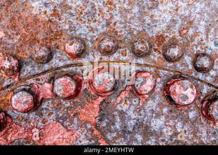 Un pezzo di metallo arrugginito Foto Stock