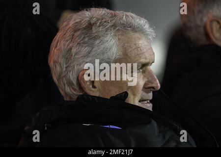 Stockport, Regno Unito. 15th Jan, 2023. Mark Hughes, responsabile della città di Bradford durante la partita della Sky Bet League 2 tra Stockport County e Bradford City all'Edgeley Park Stadium, Stockport, Regno Unito, 24th gennaio 2023 (Foto di ben Roberts/News Images) a Stockport, Regno Unito il 1/15/2023. (Foto di ben Roberts/News Images/Sipa USA) Credit: Sipa USA/Alamy Live News Foto Stock