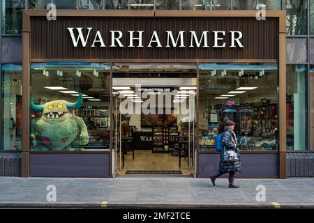 Warhammer Store su Tottenham Court Road nel centro di Londra. Warhammer è un marchio di Games Workshop Group, fondato nel 1975. Officina Giochi Warhammer Shop. Foto Stock