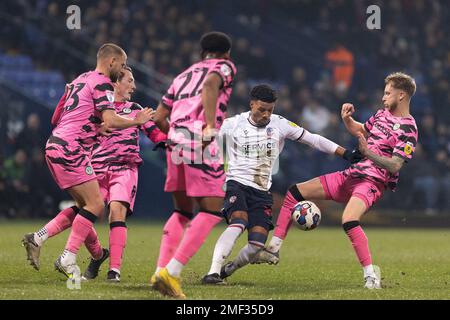 Bolton, Regno Unito. 24th Jan, 2023. Ben Stevenson #7 di Forest Green Rovers sfida Elias Kachunga #24 di Bolton Wanderers durante la partita Sky Bet League 1 Bolton Wanderers vs Forest Green Rovers all'Università di Bolton Stadium, Bolton, Regno Unito, 24th gennaio 2023 (Foto di Phil Bryan/News Images) a Bolton, Regno Unito il 1/24/2023. (Foto di Phil Bryan/News Images/Sipa USA) Credit: Sipa USA/Alamy Live News Foto Stock