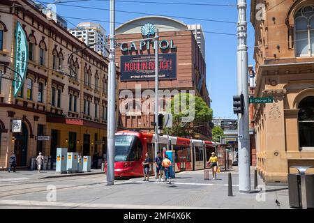 Il centro di Sydney in Australia e il treno leggero di Sydney nel quartiere centrale degli affari, nel nuovo Galles del Sud, in Australia Foto Stock