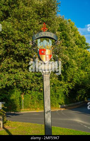 Cartello villaggio per Castello Headingham, Essex Foto Stock