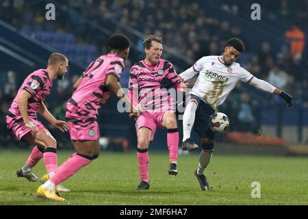 Bolton, Regno Unito. 24th Jan, 2023. Elias Kachunga #24 di Bolton Wanderers controlla la palla durante la partita della Sky Bet League 1 Bolton Wanderers vs Forest Green Rovers all'Università di Bolton Stadium, Bolton, Regno Unito, 24th gennaio 2023 (Foto di Phil Bryan/News Images) a Bolton, Regno Unito il 1/24/2023. (Foto di Phil Bryan/News Images/Sipa USA) Credit: Sipa USA/Alamy Live News Foto Stock