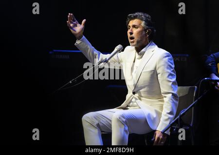 Madrid, Spagna. 24th Jan, 2023. Il cantante di flamenco Francisco Jose Arcangel suona sul palco all'Inverfest 2023 Festival al Circo Price di Madrid. (Foto di Atilano Garcia/SOPA Images/Sipa USA) Credit: Sipa USA/Alamy Live News Foto Stock