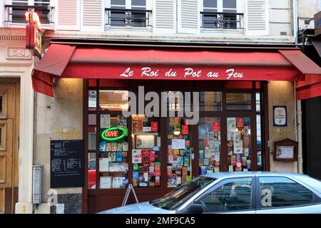 La vista esterna del tradizionale ristorante francese 'le Roi du Pot au Feu', specializzato in stufato di manzo francese Pot-au-feu a Parigi, Francia Foto Stock