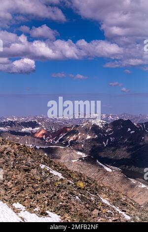 Ripresa dal picco la Plata a 14.344 metri sopra il livello del mare, questa immagine cattura una splendida, ma unica, prospettiva della Colorado Sawatch Range. Foto Stock