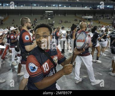 San Paolo, Brasile. 24 gennaio 2023: I membri della scuola Samba Estrela do Terceiro Milenio partecipano alle prove per il prossimo Carnevale di San Paolo 2023, presso l'Anhembi Sambadrome. Le parate si svolgeranno il 17 e 18 febbraio. (Credit Image: © Paulo Lopes/ZUMA Press Wire) SOLO PER USO EDITORIALE! Non per USO commerciale! Credit: ZUMA Press, Inc./Alamy Live News Foto Stock