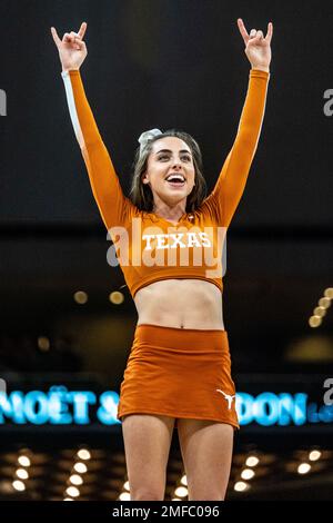 Texas, Stati Uniti. 24th Jan, 2023. Cheerleaders of the Texas Longhorns in azione contro l'Oklahoma state Cowboys al Moody Center di Austin, Texas. Il Texas sconfigge l'Oklahoma state 89-75. Credit: csm/Alamy Live News Foto Stock