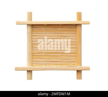 Le montagne russe di bambù poste su uno sfondo bianco. Artigianato. Vista direttamente dall'alto. Foto Stock