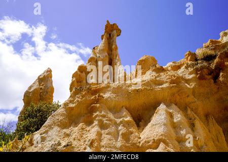 Pietre organi d'Ille sur Tet Orgues di Ille-sur-Têt fata camini in pietra naturale situato sul sito geologico turistico nel sud della francia Foto Stock