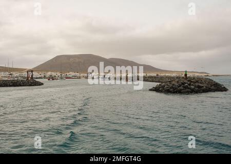 Lasciando il porto di Caleta de Sebo a la Graciosa Foto Stock