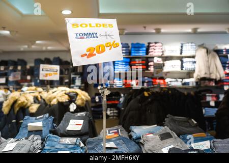 Illustrazioni delle vendite a Les Halles a Parigi, il quartiere dello shopping di Chatelet. Francia, Parigi il 24 gennaio 2023. Foto di Patricia Huchot-Boissier/ABACAPRESS.COM Foto Stock