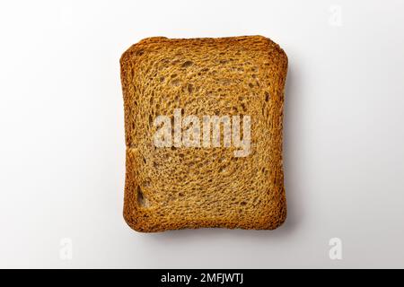 Biscotti di grano integrale su sfondo bianco Foto Stock