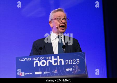 Manchester, Regno Unito. 25th Jan, 2023. Levelling Up Segretario Michael Gove MP alla Convenzione del Nord 2023. Il 25th gennaio 2023 il Segretario Levelling Up e il Segretario Shadow, il deputato Michael Gove e il deputato Lisa Nandy, si sono rivolti oggi alla Convenzione annuale del Nord a Manchester, al Manchester Central. i leader civici e commerciali hanno invitato il governo e l'opposizione a impegnarsi per un "cablaggio duro" che si livella nella legge del Regno Unito. Credit: GaryRobertsphotography/Alamy Live News Foto Stock