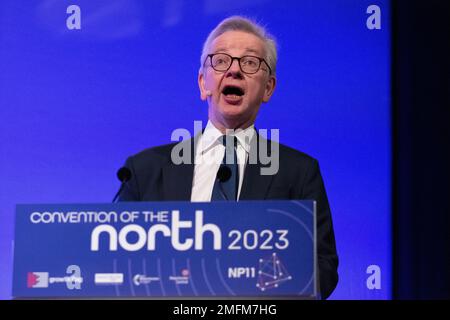 Manchester, Regno Unito. 25th Jan, 2023. Levelling Up Segretario Michael Gove MP alla Convenzione del Nord 2023. Il 25th gennaio 2023 il Segretario Levelling Up e il Segretario Shadow, il deputato Michael Gove e il deputato Lisa Nandy, si sono rivolti oggi alla Convenzione annuale del Nord a Manchester, al Manchester Central. i leader civici e commerciali hanno invitato il governo e l'opposizione a impegnarsi per un "cablaggio duro" che si livella nella legge del Regno Unito. Credit: GaryRobertsphotography/Alamy Live News Foto Stock