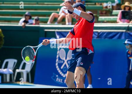 Brandon Nakashima degli Stati Uniti in azione durante la partita finale del giorno 3 della partita di Kooyong Classic Tennis Tournament contro Jordan Thompson of Australia al Kooyong Lawn Tennis Club. In qualità di finale di tre spettacolari giornate di gioco, il comer americano Brandon Nakashima ha vinto in modo convincente contro l'australiano No. 85 Jordan Thompson. Continuando la sua forte corsa di forma dopo aver rivendicato la sua prima corona ATP Tour nel 2022, l'americano rivendicò una comoda vittoria vincente (6-4, 6-2) Foto Stock