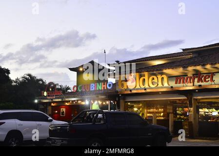 Mercato d'oro un punto popolare a Porto da barra all'alba, Búzios, Rio de Janeiro, Brasile Foto Stock