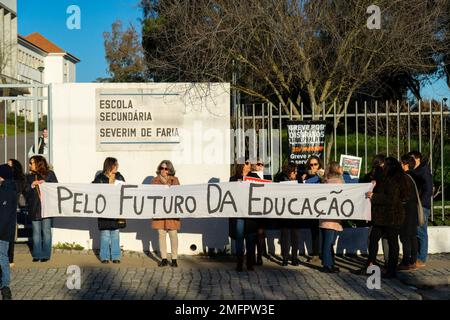 Évora, Portogallo, 25 gennaio 2023: Il Portogallo è teatro di scioperi e dimostrazioni da parte di insegnanti di tutto il paese. Oggi è stata una giornata di manifestazione a Évora. Credit: João Manita/Alamy Live News Foto Stock