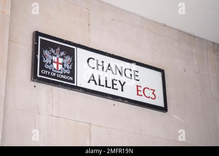 Change Alley, noto anche come Exchange Alley, nella città di Londra, Regno Unito. Antico vicolo di collegamento vicino al Royal Exchange e l'origine del commercio Foto Stock