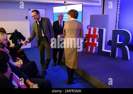 Julien Mattia / le Pictorium - il presidente dei Repubblicani, Eric Ciotti, presenta i suoi auguri, a Parigi il 24 gennaio 2023 - 24/1/2023 - Francia / ? Ile-de-France-Ile-de-France ? / Parigi - il presidente dei Repubblicani, Eric Ciotti e Annie Genevard arrivano alla sede della LR. Eric Ciotti presenta i suoi auguri alla sede dei Repubblicani, a Parigi il 24 gennaio 2023 Foto Stock