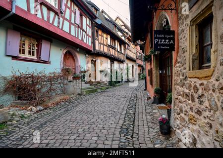 Case a graticcio, Eguisheim, Departement Haut-Rhin, Grand Est Region, Alsazia, Francia Foto Stock