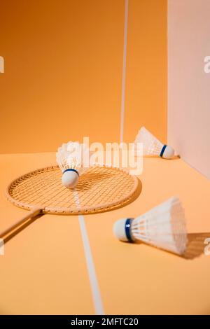 badminton racchetta shuttlecocks ad angolo alto Foto Stock