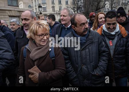 (Da L a R) il segretario generale del sindacato della Confederazione democratica francese del lavoro (CFDT), Laurent Berger, il sindacato della Confederazione francese dei lavoratori cristiani (CFTC) e il vicepresidente della CESE, Pascale Coton, il presidente francese del sindacato del CFE-CGC, Francois Hommeril, il segretario generale del sindacato francese della CGT, Philippe Martinez, La forza francese Ouvriere (FO), segretario generale sindacale Frederic Souillot arriva a una conferenza stampa sulla riforma delle pensioni, a Parigi, il 25 gennaio 2023 Foto di Aurelien Morissard/ABACAPRESS.COM Foto Stock