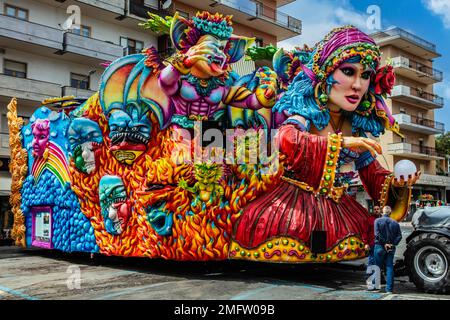 Carnevale di Schoenster in Sicilia, sfilata di carri allegorici e fioriti, Acireale, Sicilia, Acireale, Sicilia, Italia Foto Stock