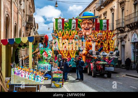 Carnevale di Schoenster in Sicilia, sfilata di carri allegorici e fioriti, Acireale, Sicilia, Acireale, Sicilia, Italia Foto Stock