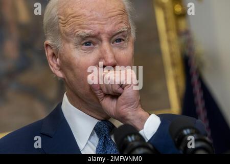 Washington, Stati Uniti. 25th Jan, 2023. Il presidente Joe Biden annuncia il trasferimento di M1 carri armati Abrams in Ucraina durante le osservazioni sul sostegno continuato degli Stati Uniti all'Ucraina nella stanza di Roosevelt della Casa Bianca a Washington, DC, mercoledì 25 gennaio 2023. Il piano invierà 31 carri armati statunitensi in Ucraina per unirsi alle truppe ucraine sul campo di battaglia. Foto di Shawn Thew/ Credit: UPI/Alamy Live News Foto Stock