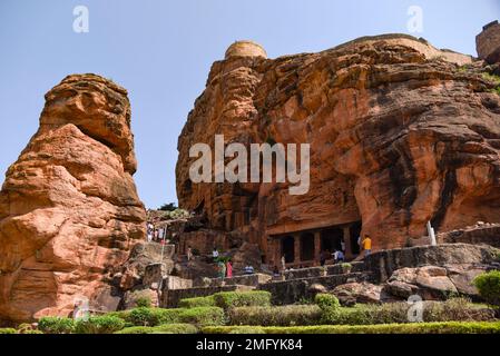 Badami, Karnataka, India - Ott 26 2022: Templi nelle grotte di Badami a Karnataka, India Foto Stock